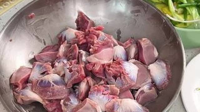 重庆人爱惨了的泡椒鸭胗面，30秒一学就会！