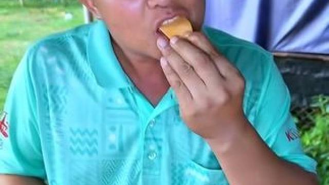 新鲜大木瓜没有籽还很鲜甜 #全民任务#泰国大叔#泰国美食#内容启发搜索 #种草激励计划