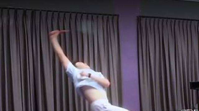 要不然有人告诉我这是爱，我会以为，这是一把赤裸的剑 #羽毛球  #单打  #突击