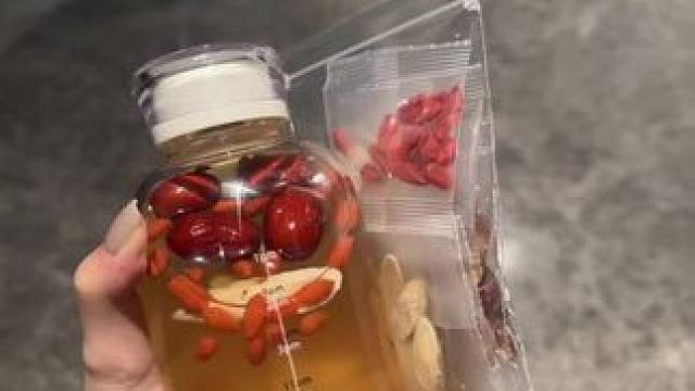 秋天建议女孩子多喝这个红参麦冬水，开水冲泡就可以喝，单独包装的很方便，清甜好喝不上火！#仙女都在喝什