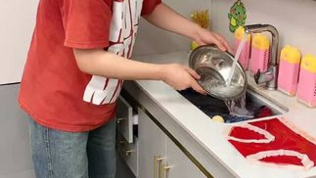 肥皂盒起泡盒 手洗衣服一定少不了这个 ，起泡很丰富不打滑，可以把肥皂用的一点都不剩，还是