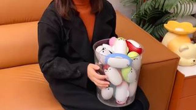 可水洗粘性强 神奇的粘毛器!不仅能轻松清理头发和猫猫狗狗掉落的毛发，水一冲就干净能继续用了