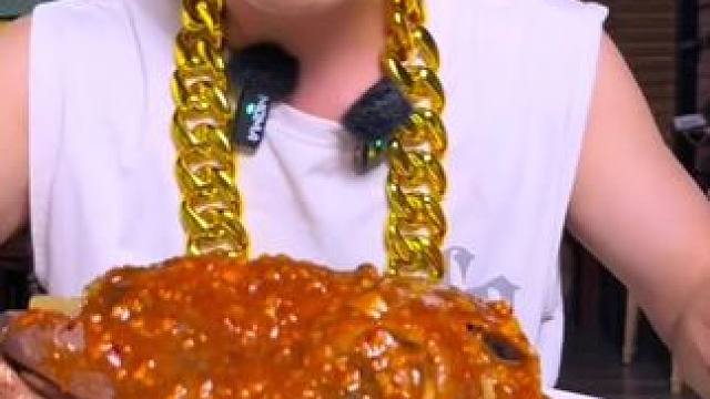 大口吃肉的感觉真好