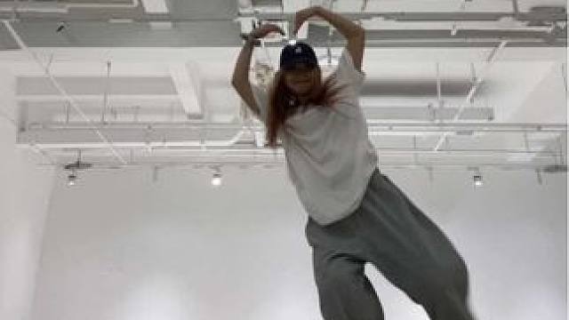 穿上爱妹送我的新裤子 恋爱循环 #恋爱循环 #安生编舞 #hiphop基础 #手脚不