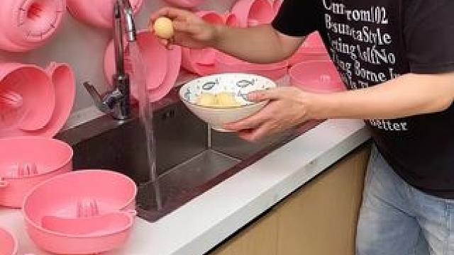 蜗牛自动清洗篮 蜗牛自动清洗篮，有了它，以后洗水果可就太方便了，自动洗干净还能自动沥水，