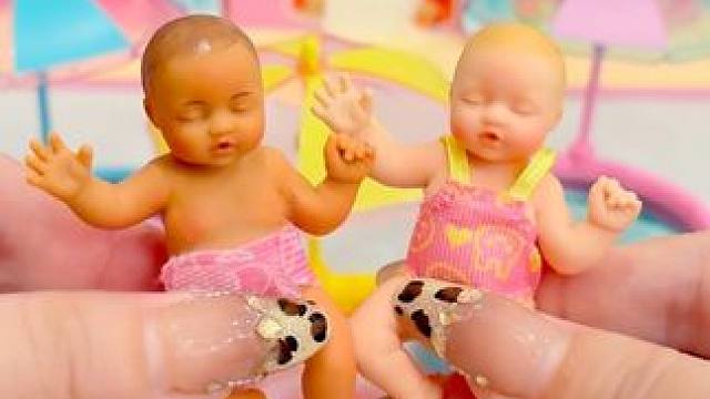 我的双胞胎小婴儿怎么不是一个色❓ #大人也要玩玩具 #我的玩具分享 #zuru玩具 #zuru婴儿球