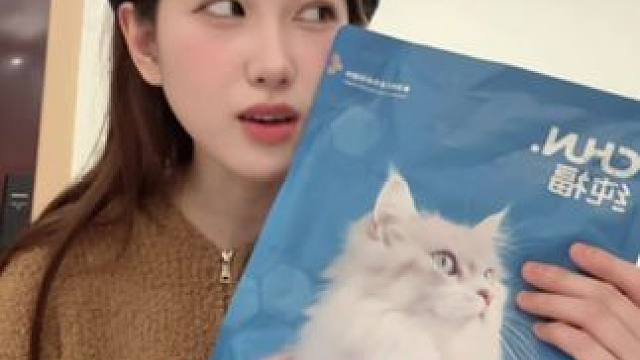 给俩大馋猫遇到真爱了。#纯福猫粮#小猫#健康的养猫#养猫日常