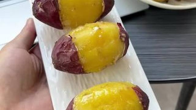 被这个榴莲蜜薯 甜哭了 简软糯香甜 口感绵密入口即化！无筋无丝 吃一次就爱上#榴莲蜜薯 #蜜薯 #软