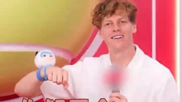 我承认 没有人看到这两个萌物不会哈特软软 #辛纳用球拍制冷用萌物制暖 
#辛纳也抵挡不住萌物攻击  