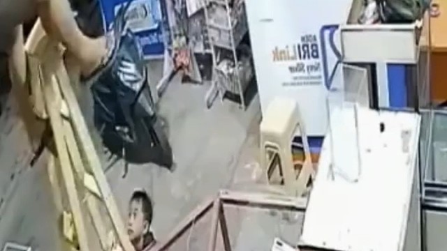 这老婆下雨知道往家里跑吗？[捂脸]