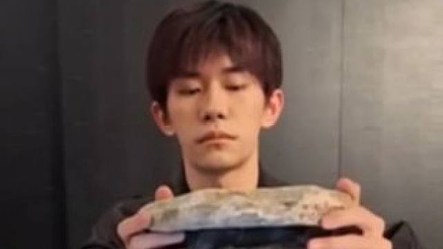 时隔8年直播垒石头，i人属性大爆发！藏在爱好里的反差感，才是他最真实的样子。
