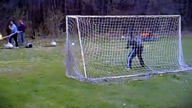 守门员：教练，我退役还来得及吗”#足球