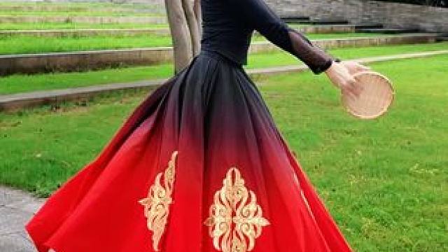 “打起盘子唱起歌，太欢乐了”#打起手鼓唱起歌 #新疆舞 #终于轮到民族舞来展示了 #打起手鼓唱起歌舞