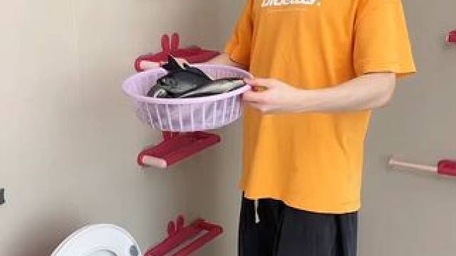 兔耳伸缩拖鞋架 #可伸缩毛巾架  收纳毛巾不占空间，还是个#可伸缩拖鞋架 拖鞋上墙不积水，卫生间干净