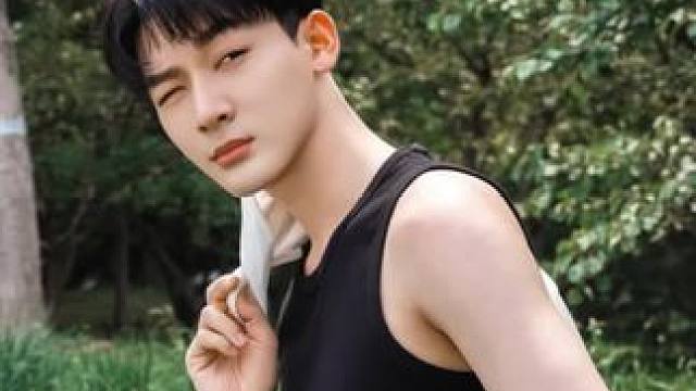 听张晚意说话 真的有种淡淡的幽默感花少7