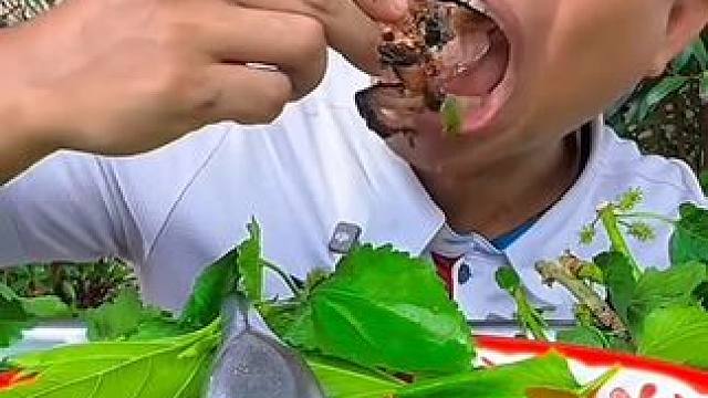 冬阴功汤煮蛋蛋蛙 #美食 #户外美食 #泰国美食 #内容启发搜索