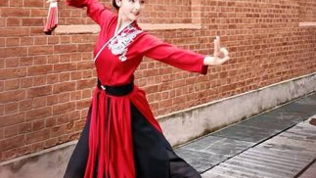 帅一下下 #舞蹈 #古典舞 #扇子舞 #开播吧国潮 #谁还不会花式跳个骁