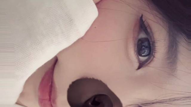 跟妈妈说个么么哒   妈妈就爱你不爱他