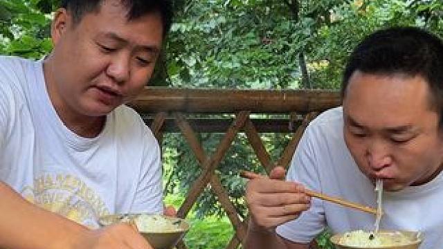 天气冷就适合这样一锅炖，杂鱼一锅鲜，真美味！ #我的乡村生活 #下饭菜 #乡村美食 #