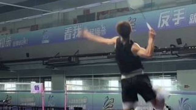 对付球场老登最好的方法 #羽毛球 #羽毛球杀球 #羽毛球单打  #假动作 #小羊同学 濮阳羽毛球天花