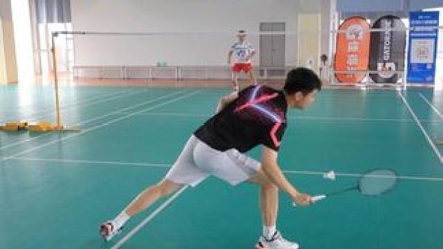 挑球也能让对手非常难受 抡大臂挑球太被动了，小发力的挑球才是好办法#羽毛球 #羽毛球挑球 #羽毛球挑