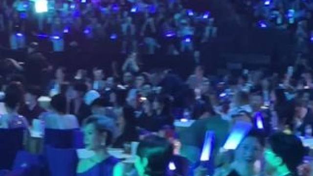 #时代少年团 唱《当》，#苏有朋 全程跟唱，唱的不仅仅是一首歌，也是自己的青春吧！#2025湾区升明