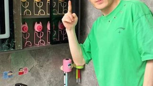 萌狗吸盘置物架 这款吸盘脸盆挂钩 真不错，免打孔上墙，全家的脸盆都能上墙收纳不占地方，大号脸盆也没问