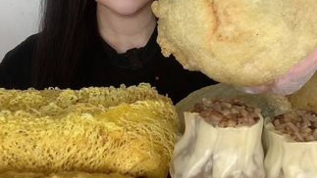 #油炸糕外酥里嫩真的好吃 炸香蕉#糯米烧麦 有三种口味 大个头 软糯鲜香#这个真的太好吃了 #真的巨