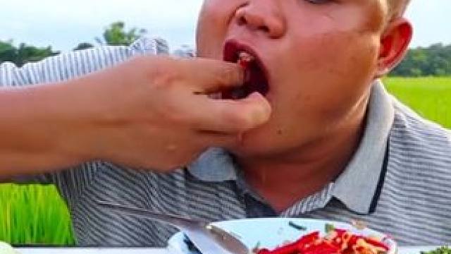 新鲜剁椒酱料️刺身大海虾 #泰国大叔#泰国美食#种草激励计划#内容启发搜索 #全民任务