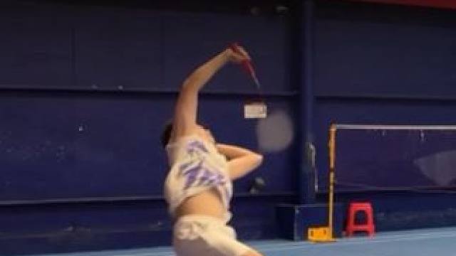 顶得住杀球的威力，却顶不住你给我的压力 #羽毛球  #单打  #突击  #鸽子摇  #压力