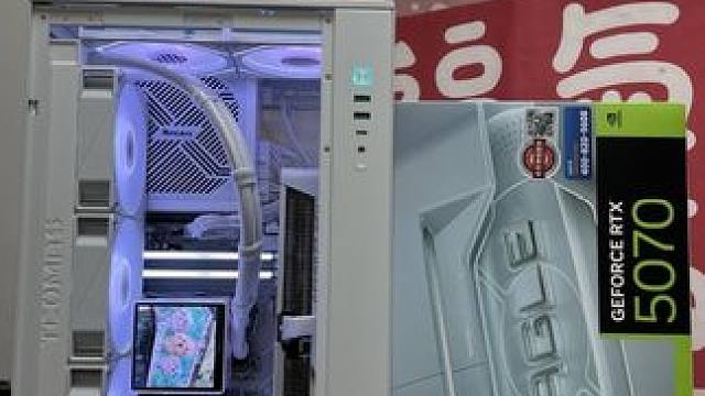 9800X3D➕5070一万多预算纯白游戏竖着小主机 9800X3D➕5070一万多预算纯白游戏竖着