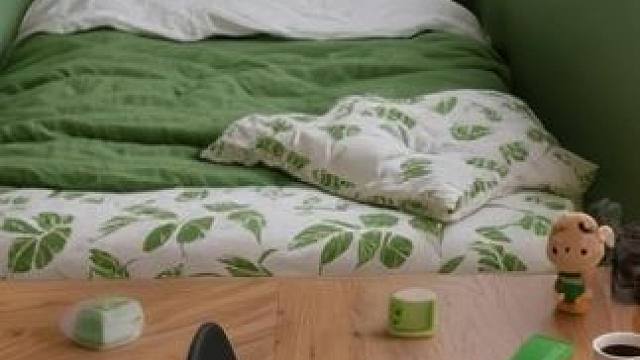 猛烈的风雨到来，小屋很安静，可以听着风雨声入眠 #睡个好觉 #助眠视频 #雨声助眠 #解压助眠 #白