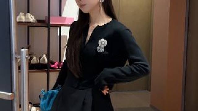 被一条短裤拿捏 #穿出高级感 #气质女人 #显高显瘦