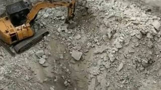 离谱的挖掘日常，一个比一个奇葩 #挖掘机 #挖掘