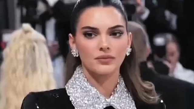 C罗被性感肯豆迷倒#足球