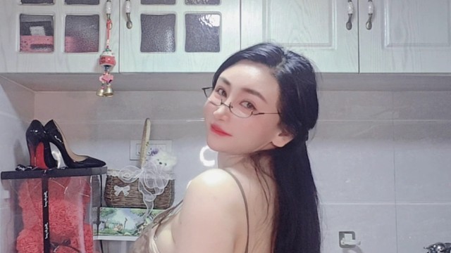 才不惊人前惊人，貌不出众后出众