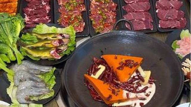 干檐边火锅 新鲜菜品多小火锅安排#火锅 #干檐边 #干檐边火锅 #吃香喝辣柠檬苏打#名仁苏打水