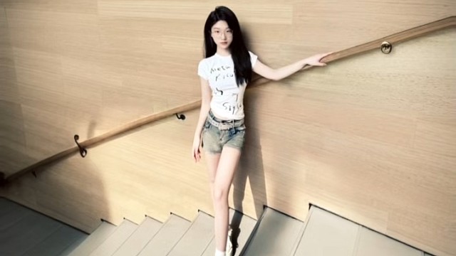 突然就不怨了 我这样破碎的人 爱我的人要一片一片捡来爱我 实在是辛苦