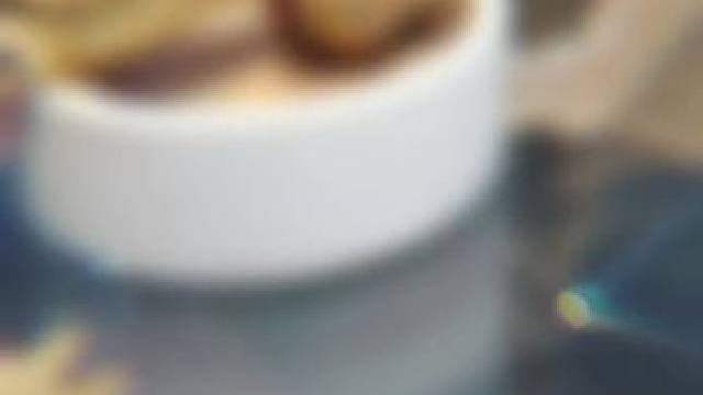 #爬宠日常 #巨人守宫 #饲养员昕姐 吃个饭吃的如此暧昧~