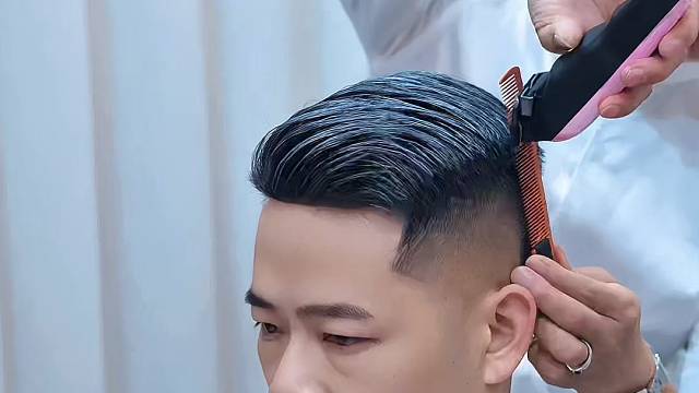 每一位顾客我都认认真真把头发剪好。常年招生。地址揭阳桥南柏顿公寓四楼，