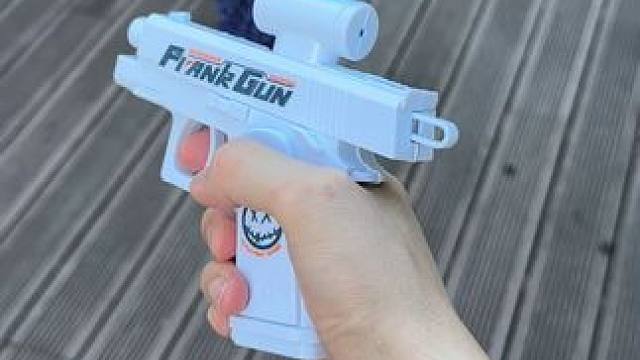 就是故意让你抢的哈哈`~ #玩个很新的东西 #水枪