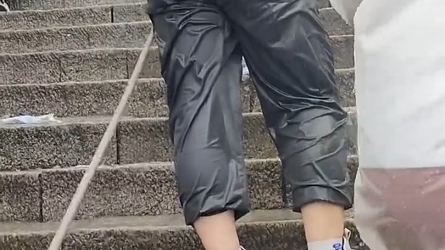 有钱人放个假都受罪去了，没钱人放假在家享受去了[捂脸]