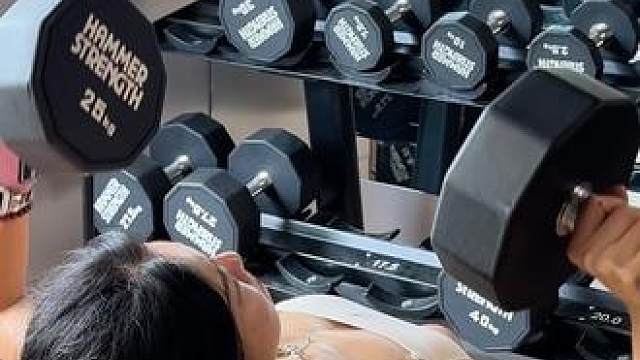 25kg哑铃上斜推胸轻松做组！