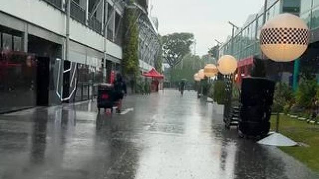 这会是本周末的缩影吗？新加坡周末的工作在周四的大雨中开始️