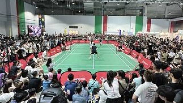 羽毛球双打变三打一