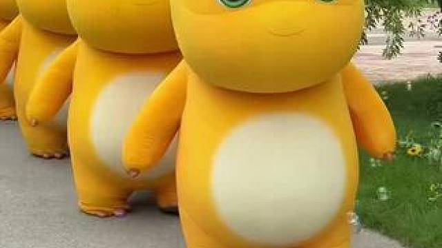 奶龙欺负暴暴龙