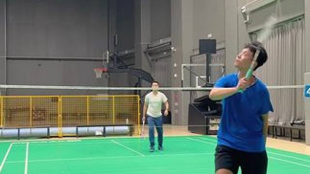 反手过渡 反手过渡三要素：变拍、放点、伸懒腰！口诀记住了就赶紧练起来！#羽毛球 #羽毛球教学 #唐威