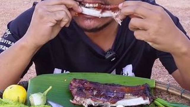 圆茄子酸辣木瓜丝烤猪排 #美食 #户外美食 #泰国美食 #内容启发搜索