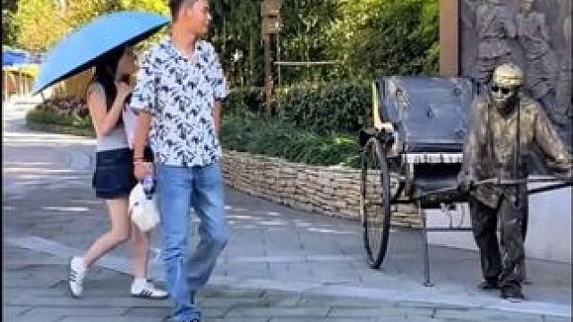 #被吓一跳的真实反应 都被吓阴影了#吓一跳 #搞笑