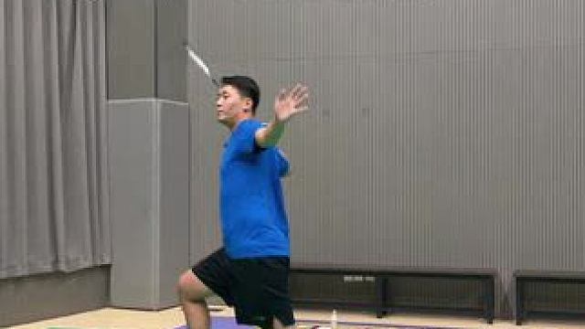 正手被动过渡 正手被动过渡三要素，框架步伐加放点击球，勤加练习还怕你的正手被动打不好么？#羽毛球 #